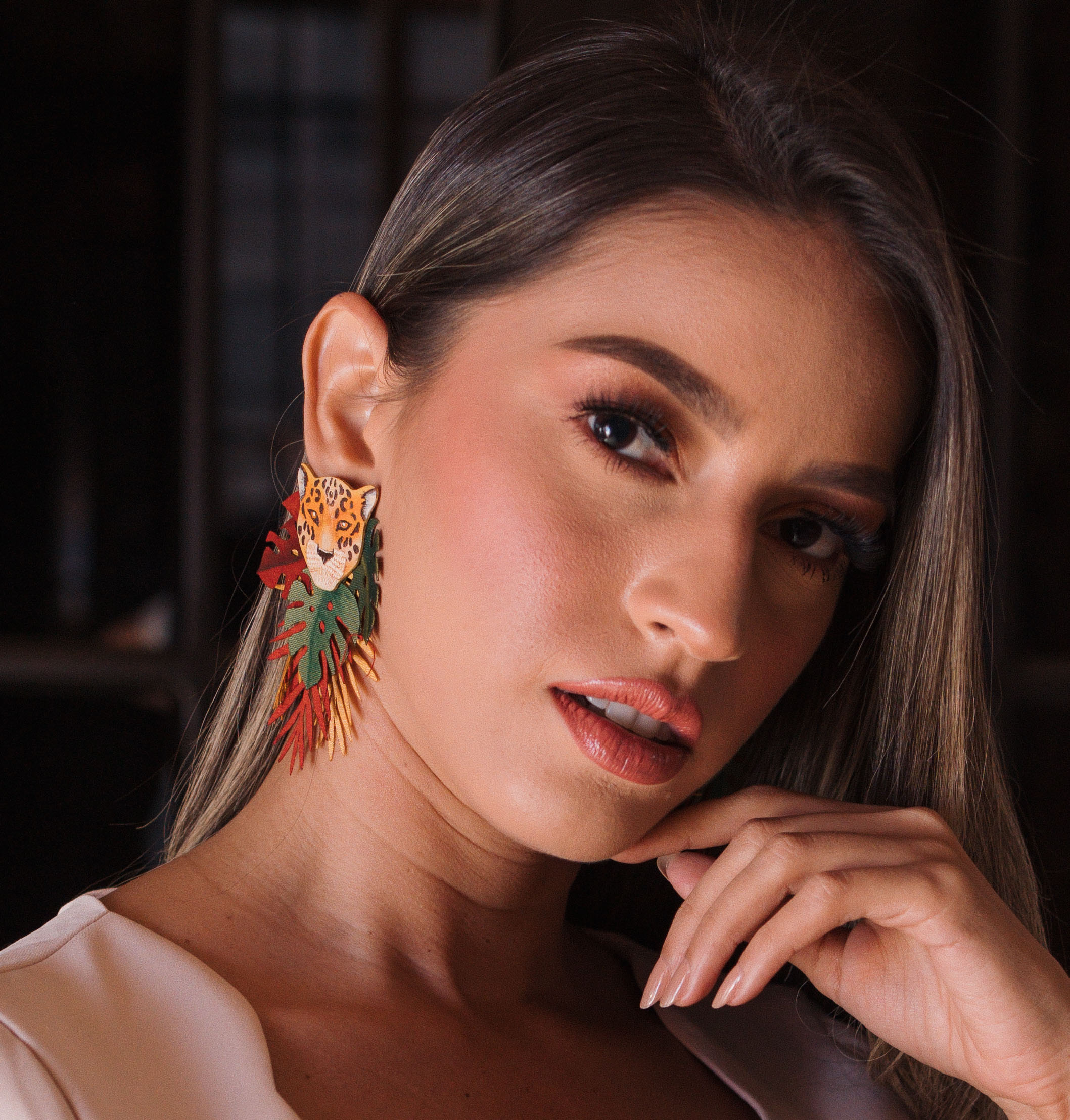 ARETES JAGUAR GRANDE MODELO FONDO BLANCO OK